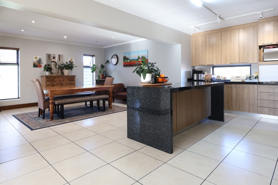 To Let 3 Bedroom Property for Rent in Protea Heights Western Cape